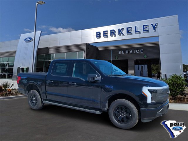 New 2025 Ford F150 Lightning XLT w/ Max Trailer Tow Package