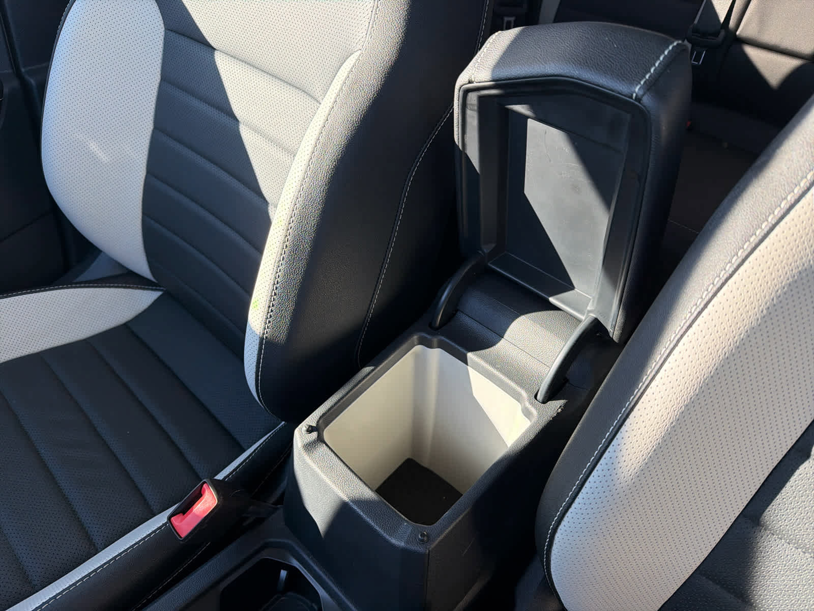 Certified 2025 Volkswagen Taos SEL image 29