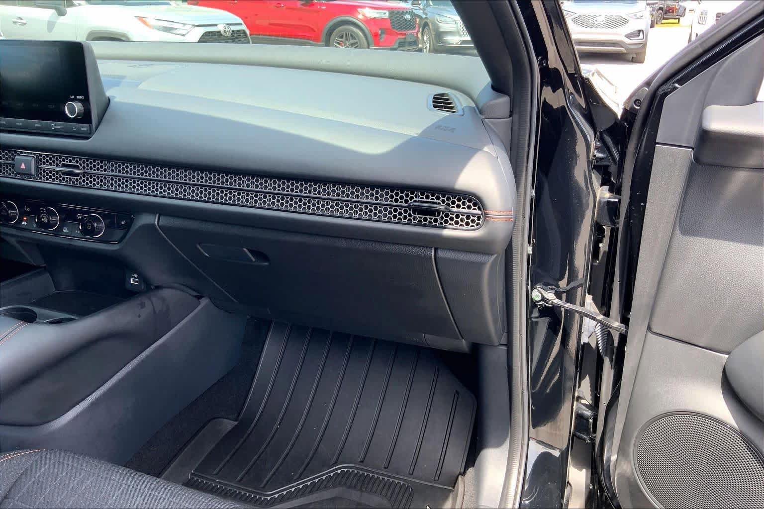 Used 2025 Honda HR-V Sport image 18