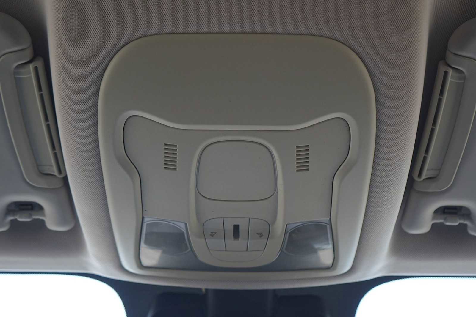 Used 2018 Jeep Renegade Altitude FWD image 25