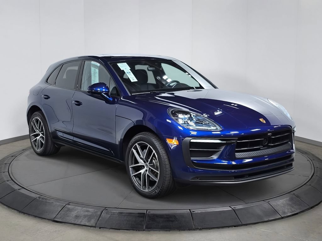 Certified 2025 Porsche Macan AWD/4WD image 9
