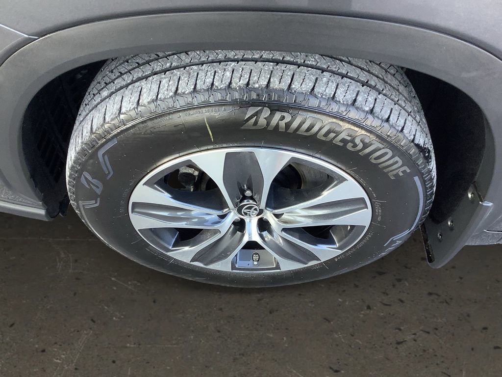 Used 2024 Toyota Highlander XLE image 10