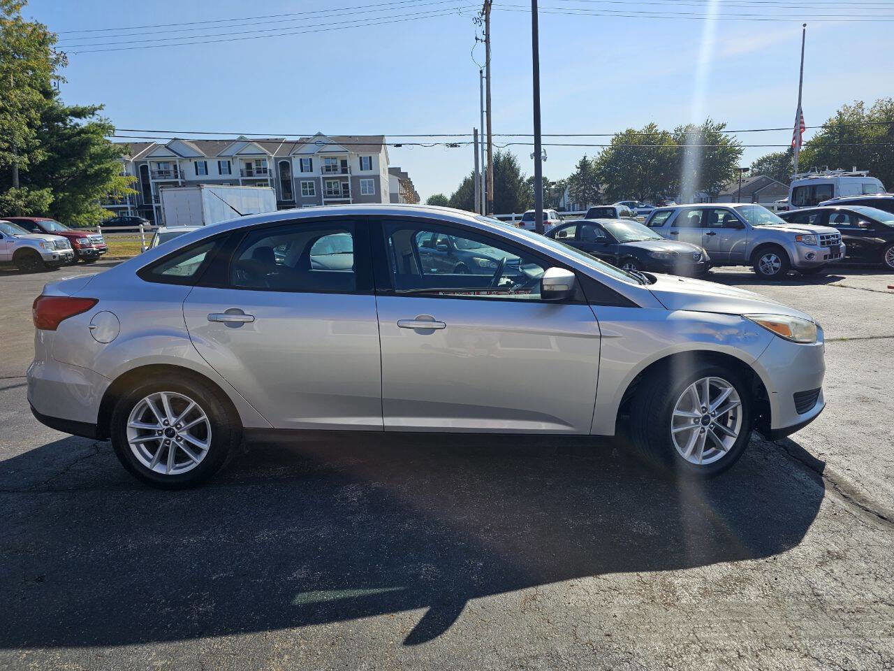Used 2017 Ford Focus SE w/ Cold Weather Package image 5