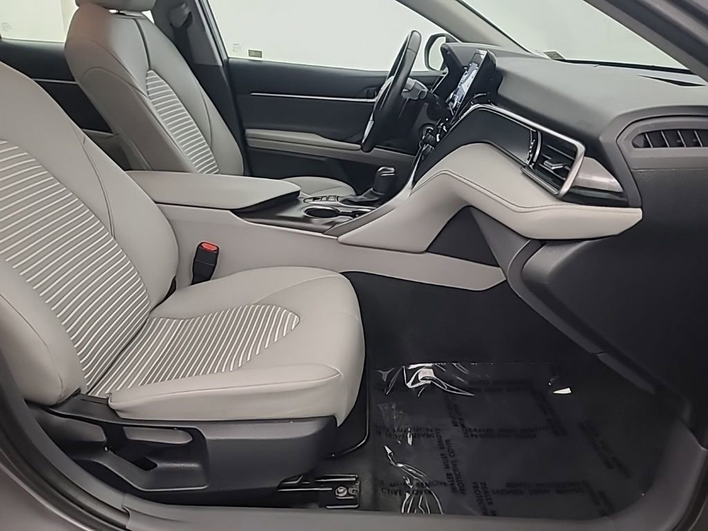 Used 2023 Toyota Camry SE image 14