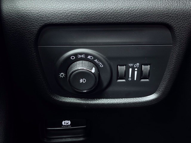 Used 2025 Jeep Grand Cherokee Limited AWD/4WD image 28