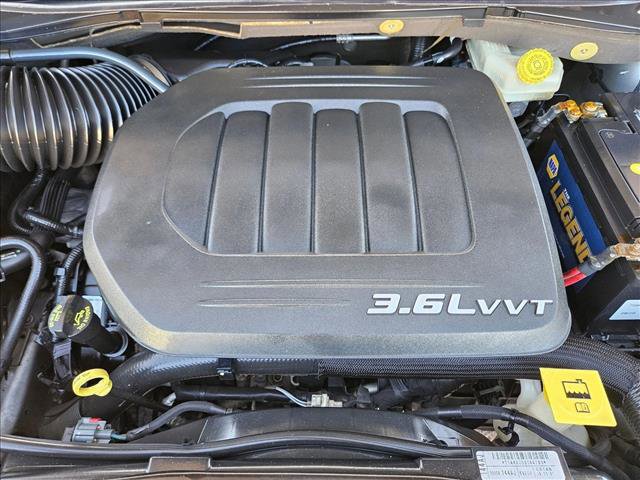 Used 2014 Dodge Grand Caravan SXT w/ Rear Park Assist Package FWD image 27