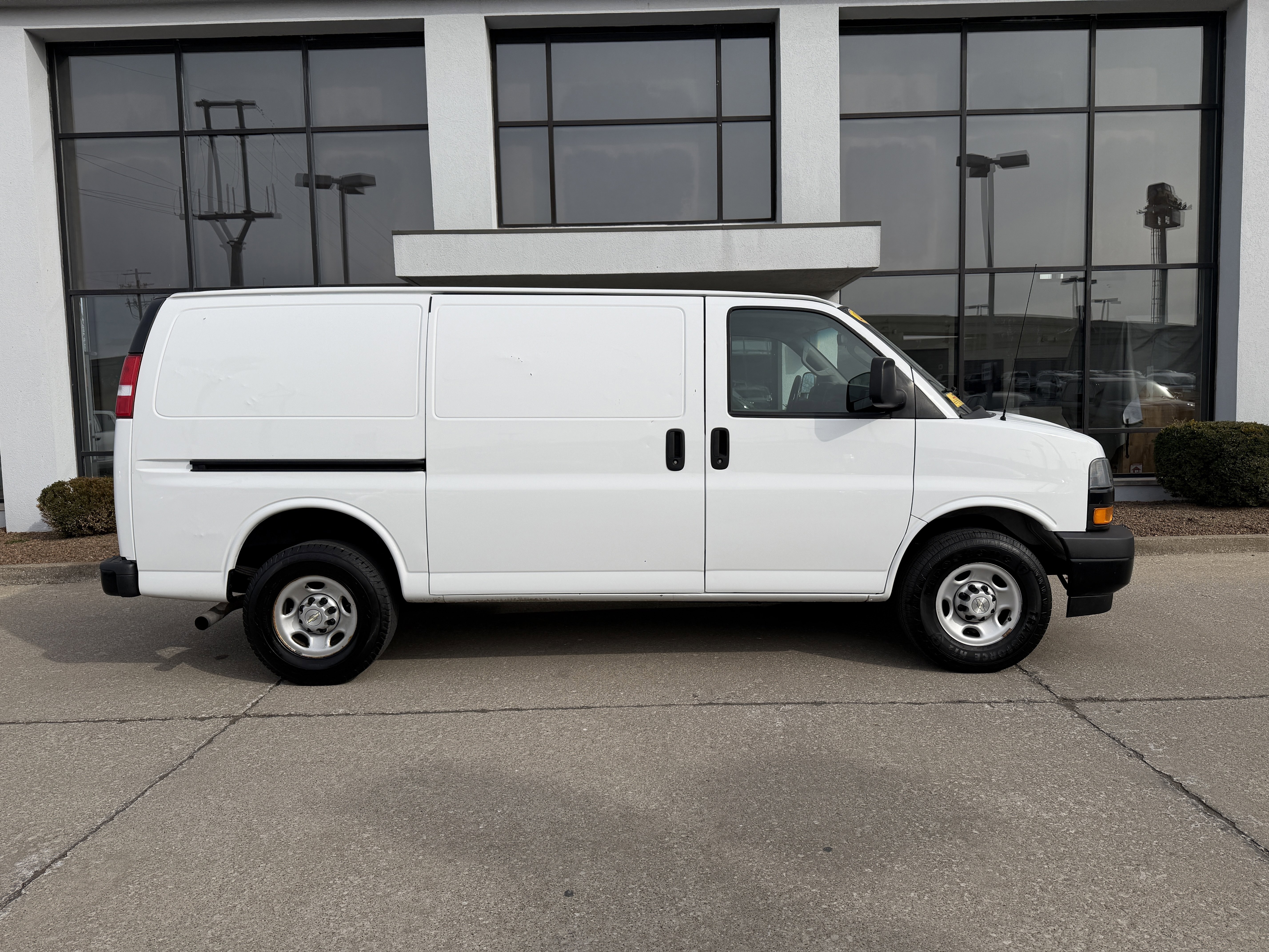 Used 2021 Chevrolet Express 2500 w/ Driver Convenience Package image 3