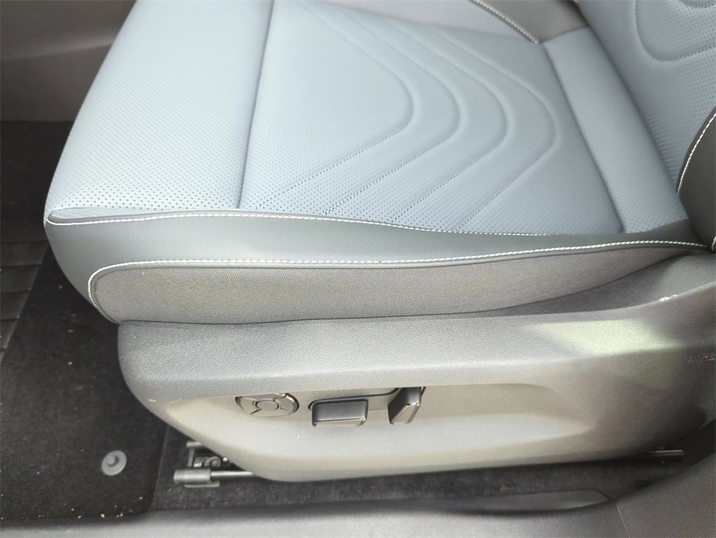 New 2026 Volkswagen Tiguan SE image 30