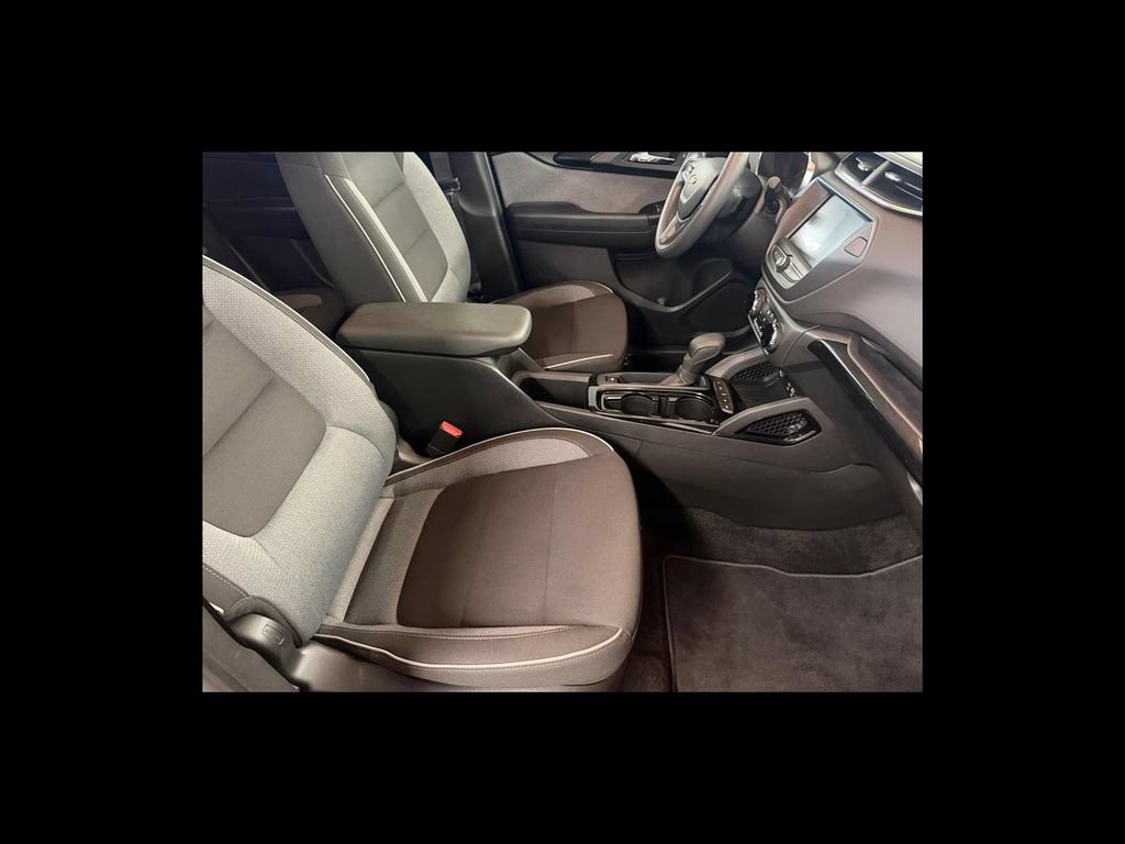 Used 2022 Chevrolet TrailBlazer LT w/ Driver Confidence Package AWD/4WD image 18