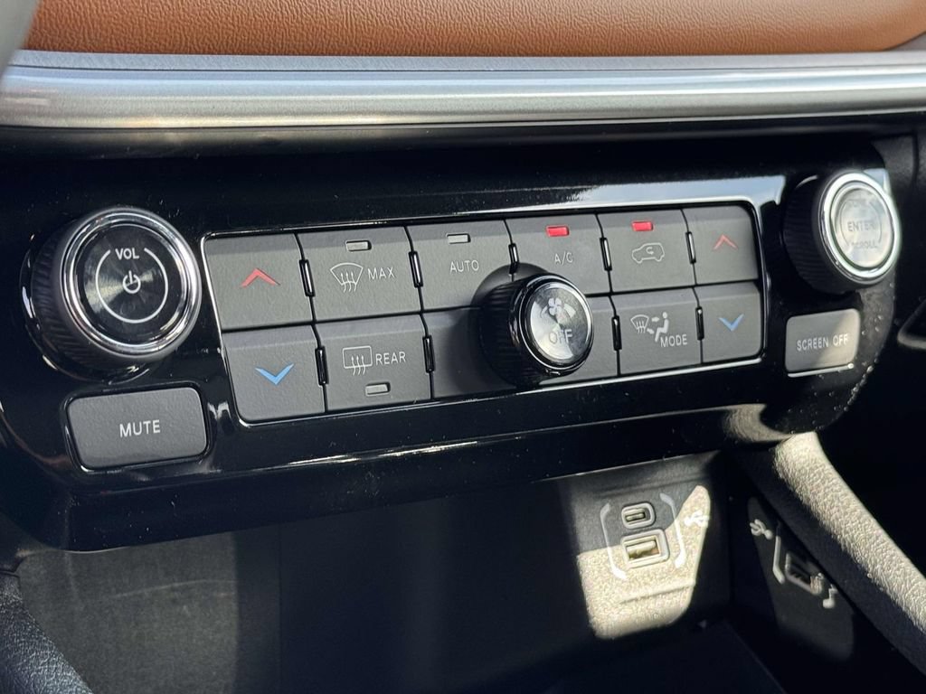 Used 2025 Jeep Compass Limited w/ Elite Group AWD/4WD image 19