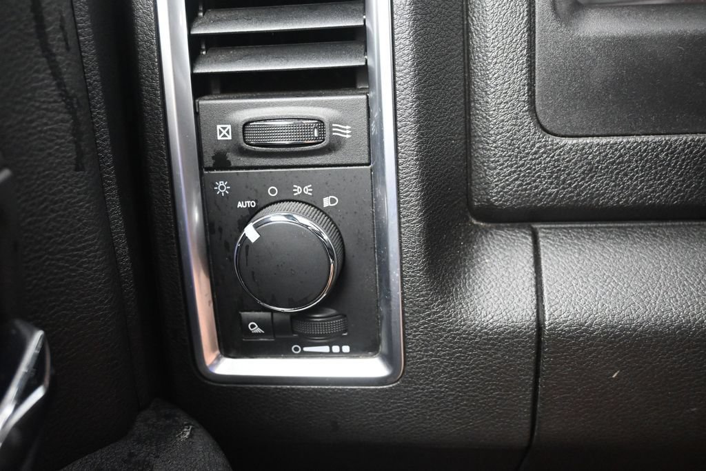 Used 2024 RAM 1500 Warlock AWD/4WD image 16