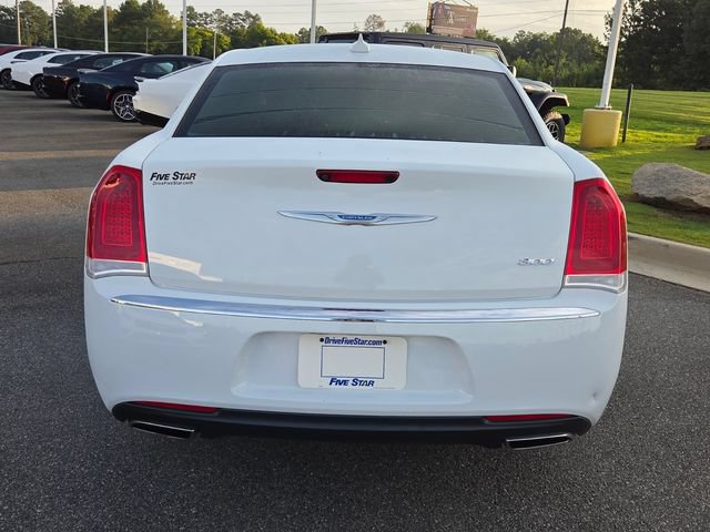 Used 2023 Chrysler 300 Touring RWD image 10