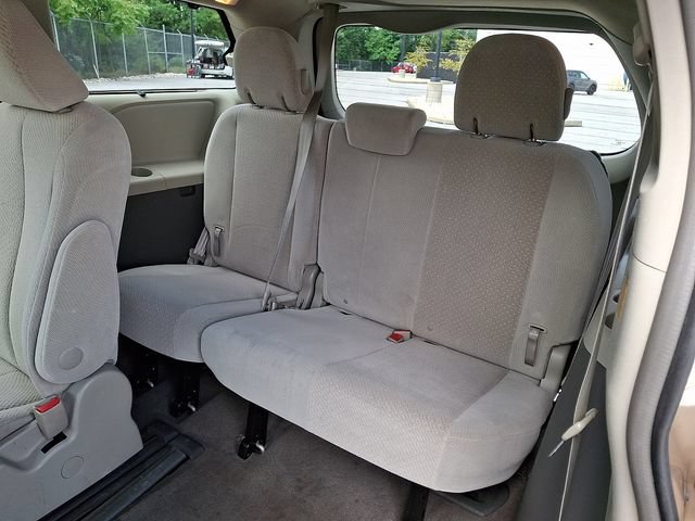 Used 2013 Toyota Sienna LE w/ Towing Pkg FWD image 14