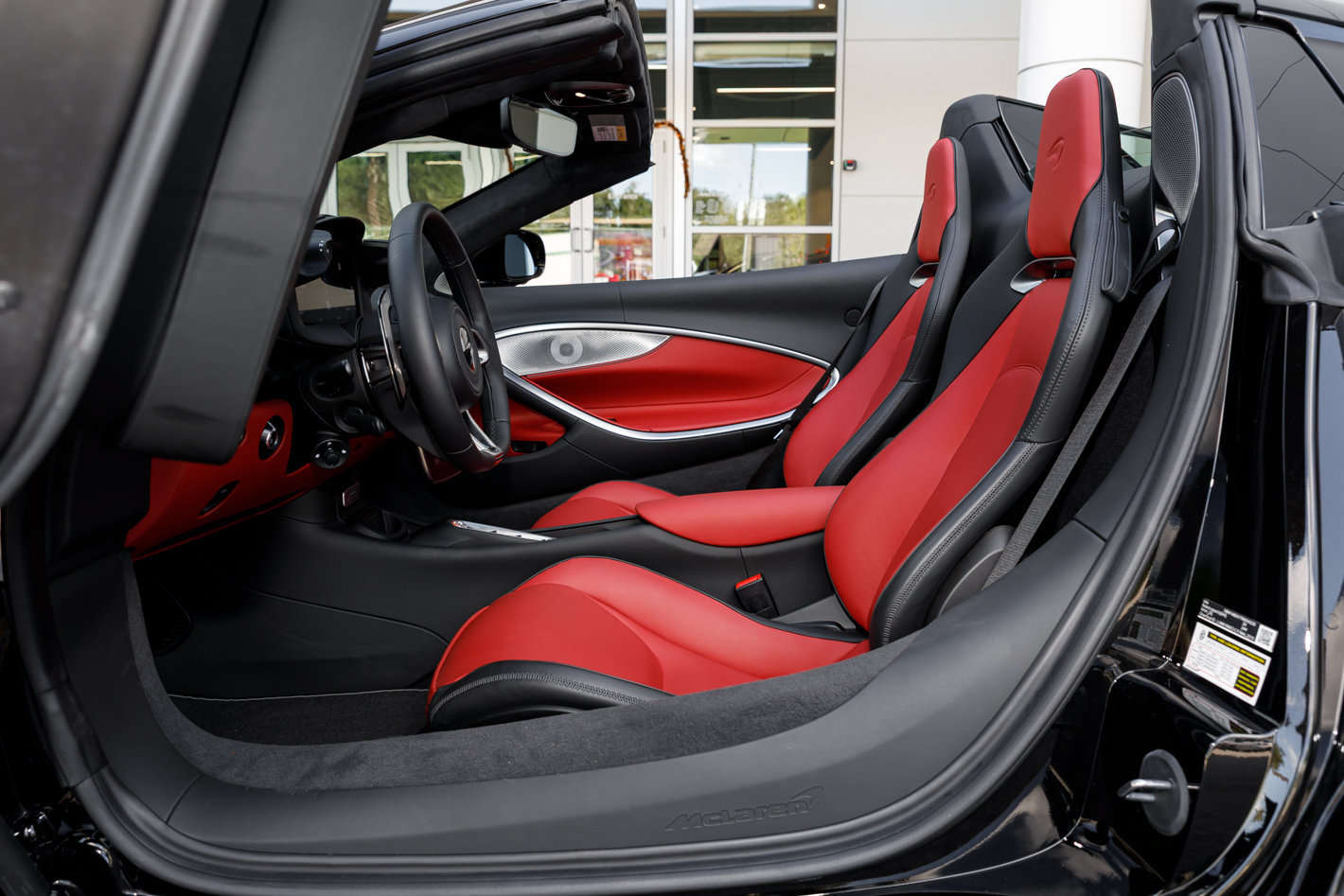Used 2026 McLaren Artura Spider RWD image 48