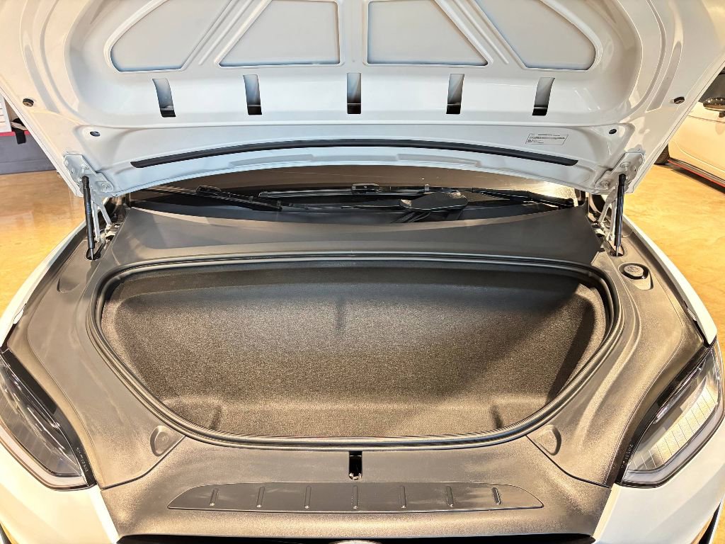 Used 2024 Tesla Model X image 4