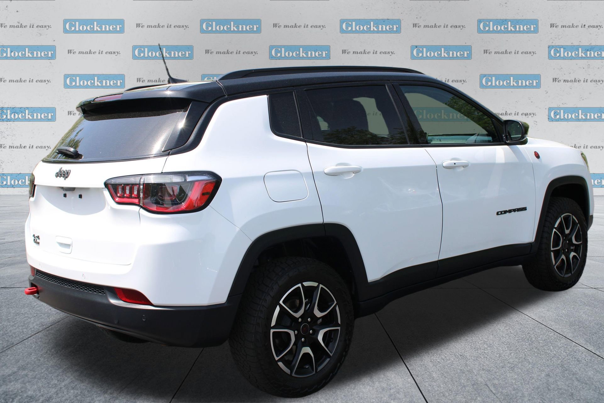 Used 2025 Jeep Compass Trailhawk AWD/4WD image 8