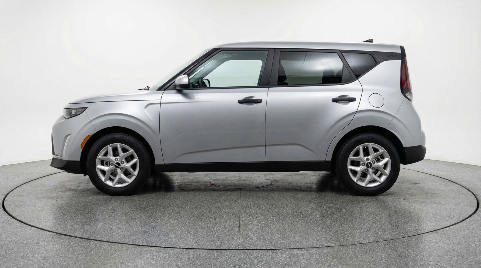 Used 2025 Kia Soul LX w/ LX Technology Package FWD image 5