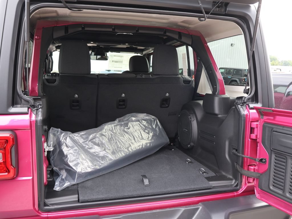 New 2026 Jeep Wrangler Unlimited Rubicon AWD/4WD image 15
