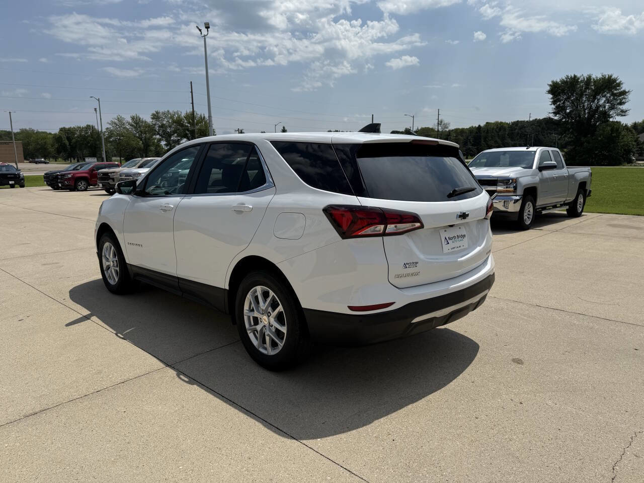 Used 2024 Chevrolet Equinox LT image 3