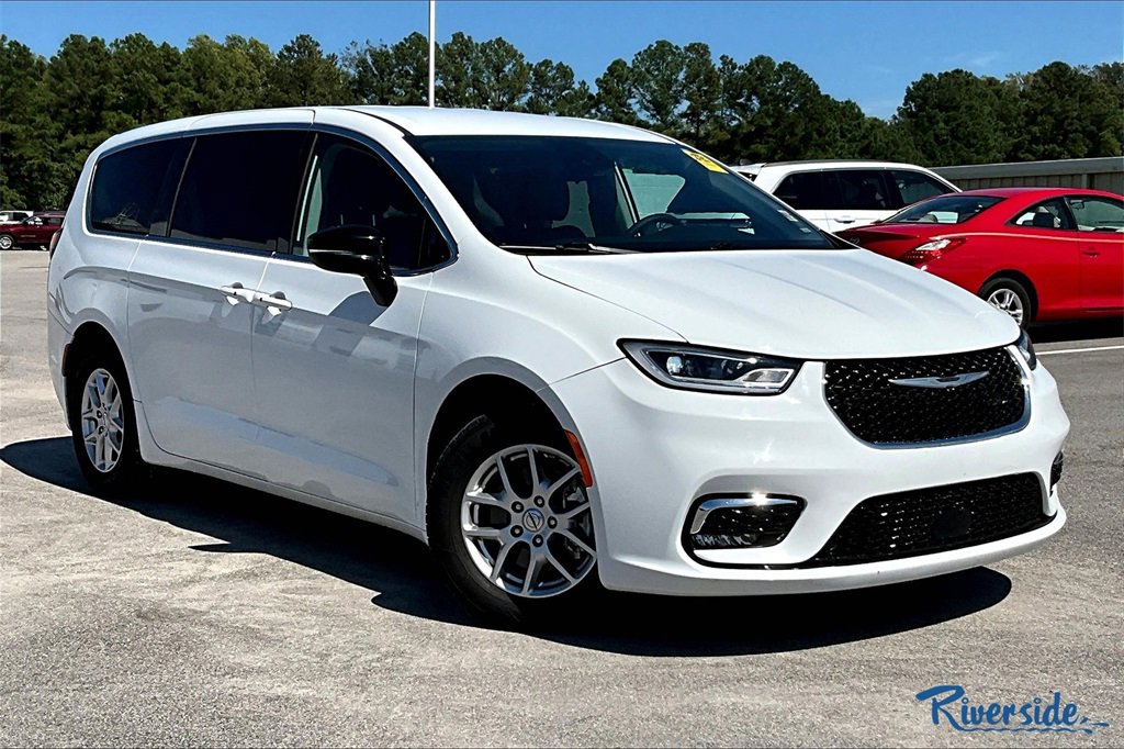 Used 2024 Chrysler Pacifica Touring-L