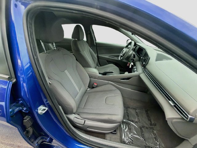 Certified 2025 Hyundai Elantra SE FWD image 28