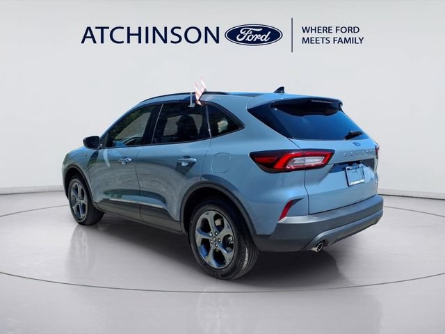 Used 2025 Ford Escape ST-Line w/ Cold Weather Package AWD/4WD image 7