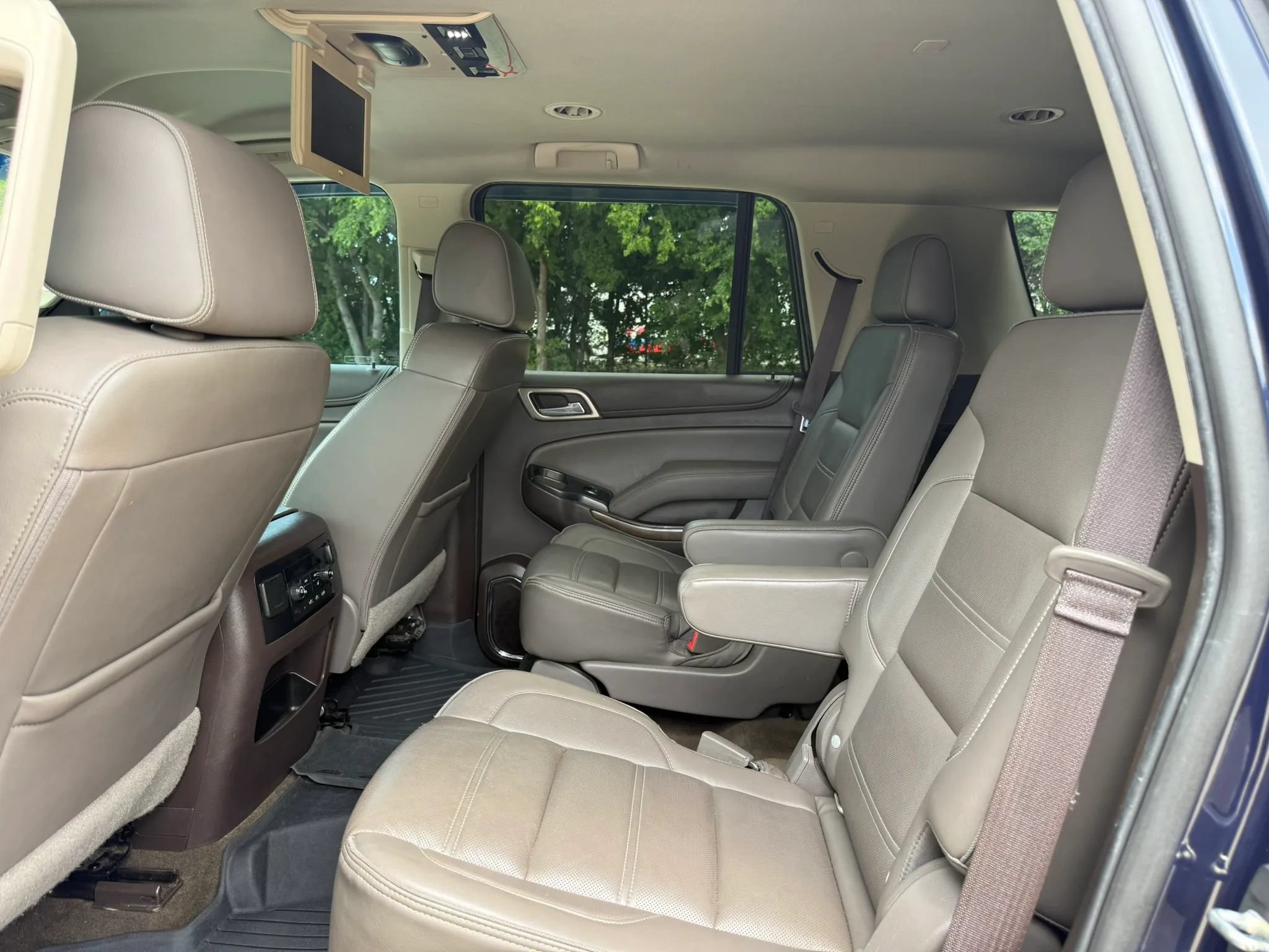 Used 2018 GMC Yukon Denali w/ Enhanced Security Package RWD image 11