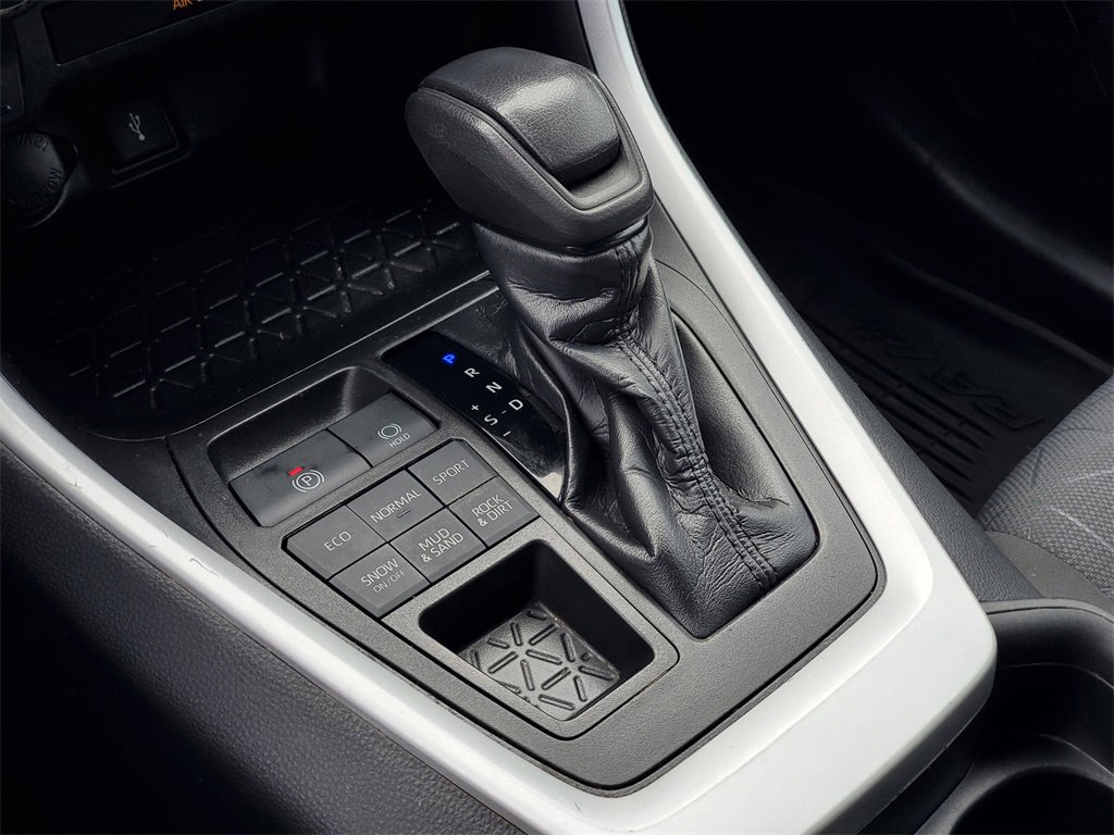 Used 2021 Toyota RAV4 XLE image 22