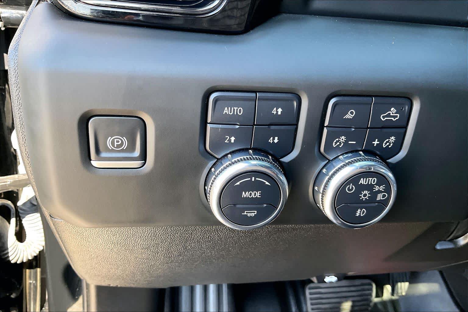 Used 2024 GMC Sierra 3500 AT4 w/ AT4 Premium Plus Package AWD/4WD image 15