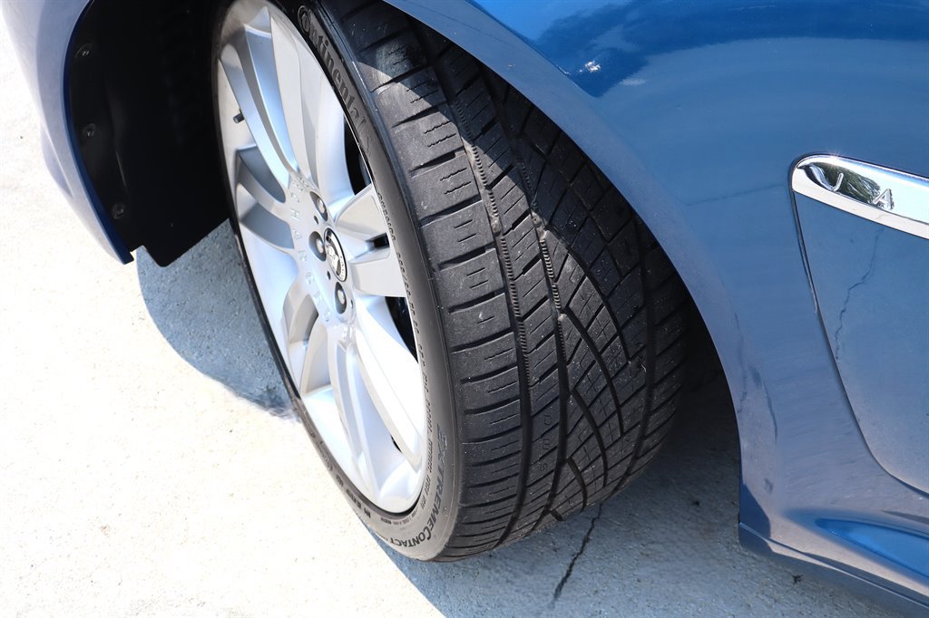 Used 2013 Jaguar XF R RWD image 11