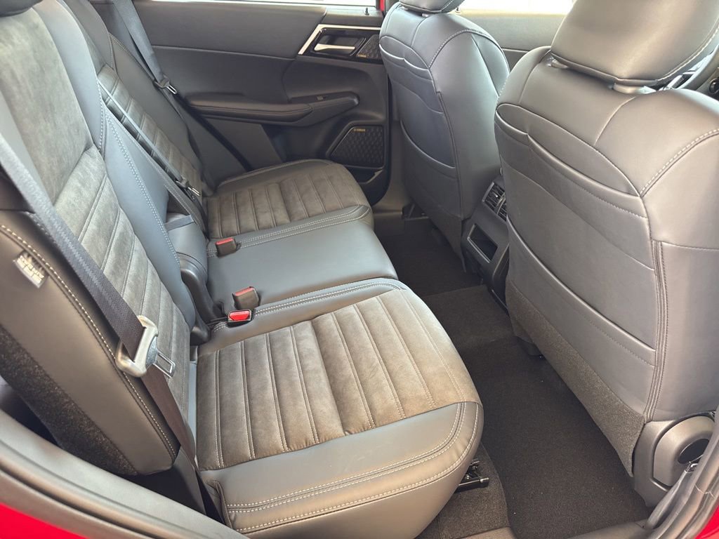 New 2025 Mitsubishi Outlander SE image 28