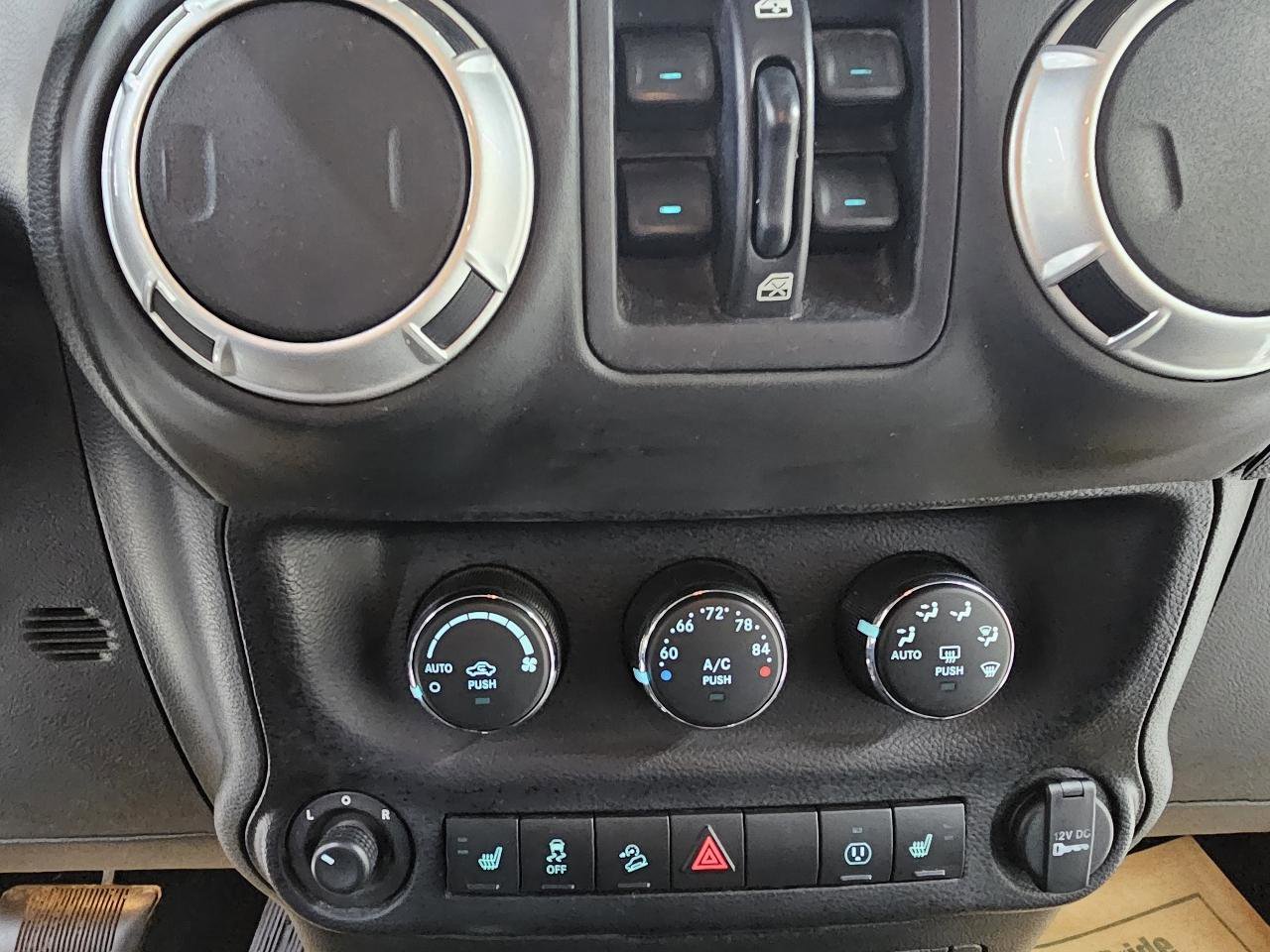 Used 2016 Jeep Wrangler Unlimited Rubicon AWD/4WD image 30