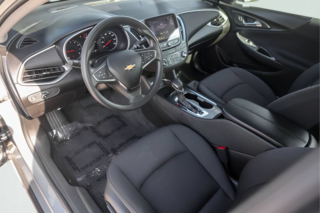 Used 2025 Chevrolet Malibu LT FWD image 13
