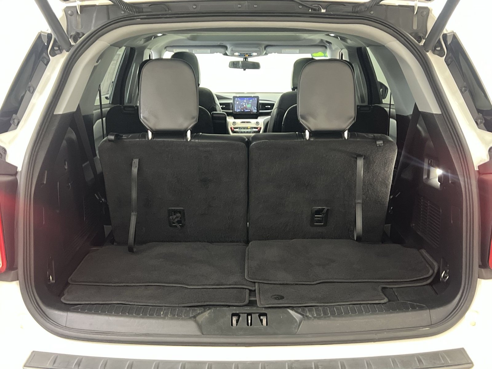 Used 2022 Ford Explorer XLT w/ Equipment Group 202A AWD/4WD image 26