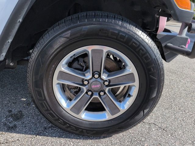 Used 2018 Jeep Wrangler Unlimited Sahara AWD/4WD image 11