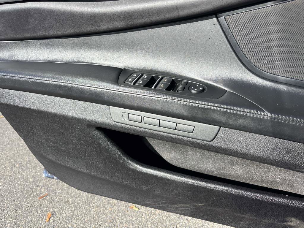 Used 2013 BMW 750i image 15