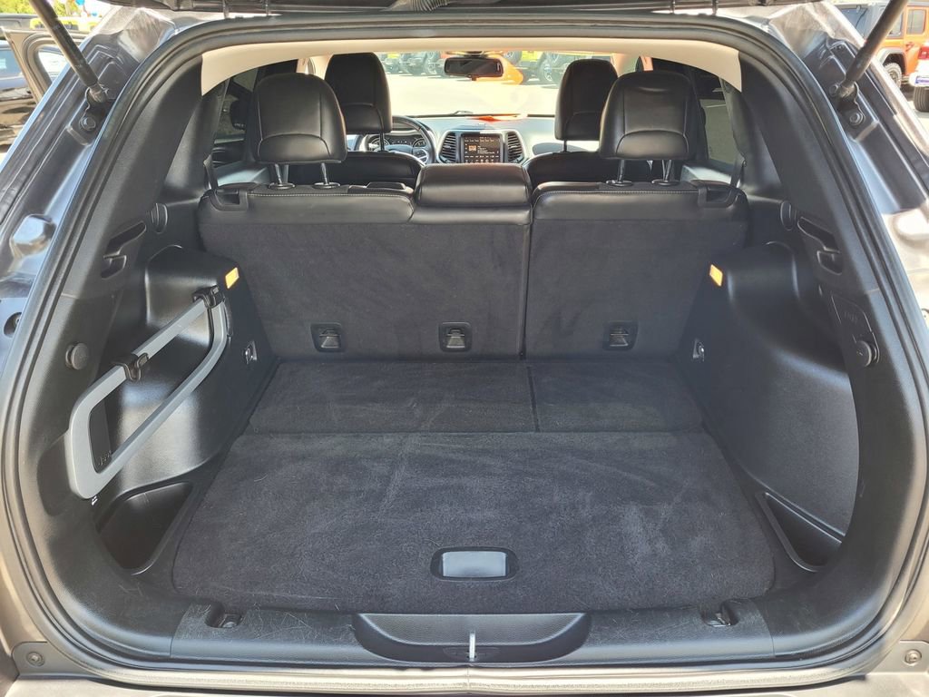 Used 2018 Jeep Cherokee Latitude Plus w/ Cold Weather Group image 23