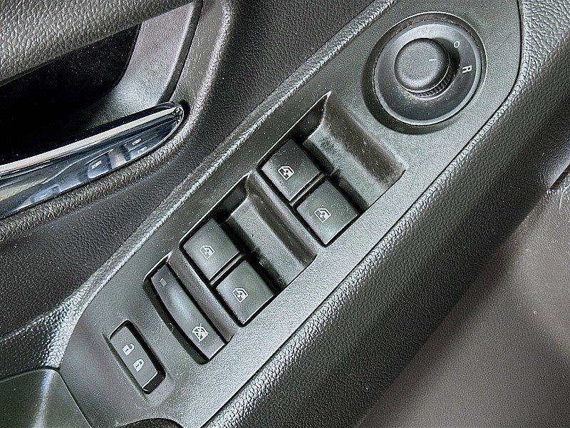 Used 2020 Chevrolet Trax LT w/ LT Convenience Package image 18