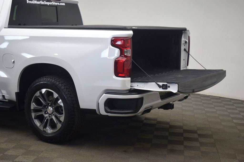 Used 2025 Chevrolet Silverado 1500 High Country w/ Technology Package AWD/4WD image 32