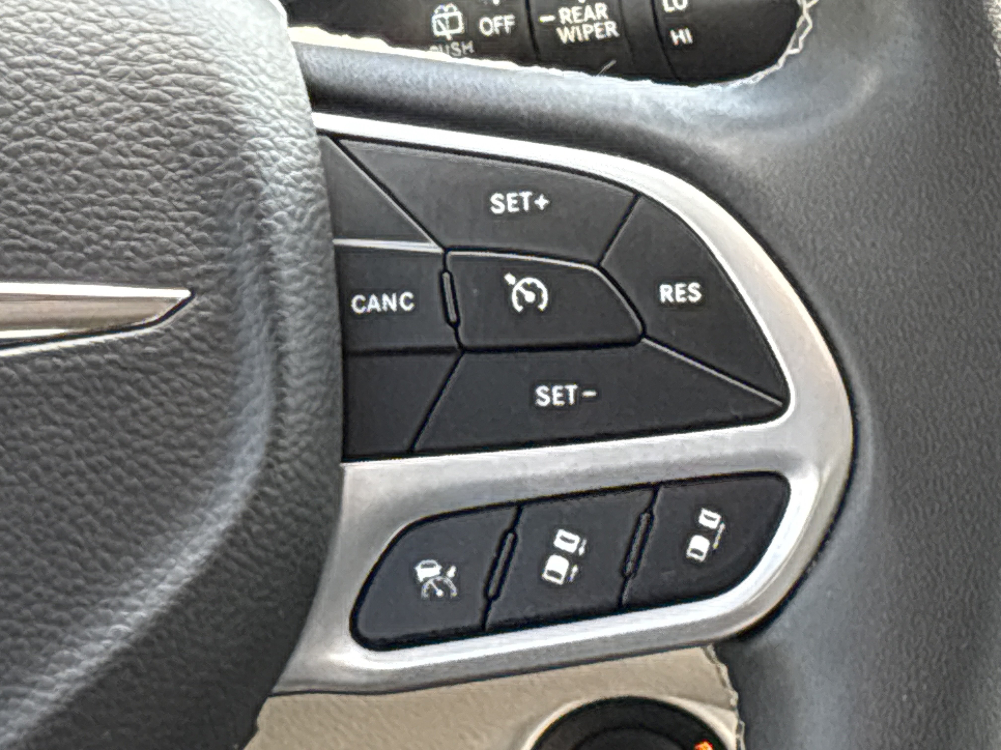 Used 2023 Chrysler Pacifica Touring-L FWD image 23