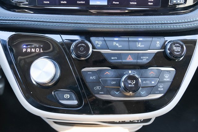 Used 2021 Chrysler Pacifica Touring-L image 25