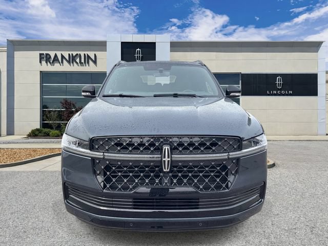 New 2026 Lincoln Navigator Reserve w/ Jet Appearance Package AWD/4WD image 2