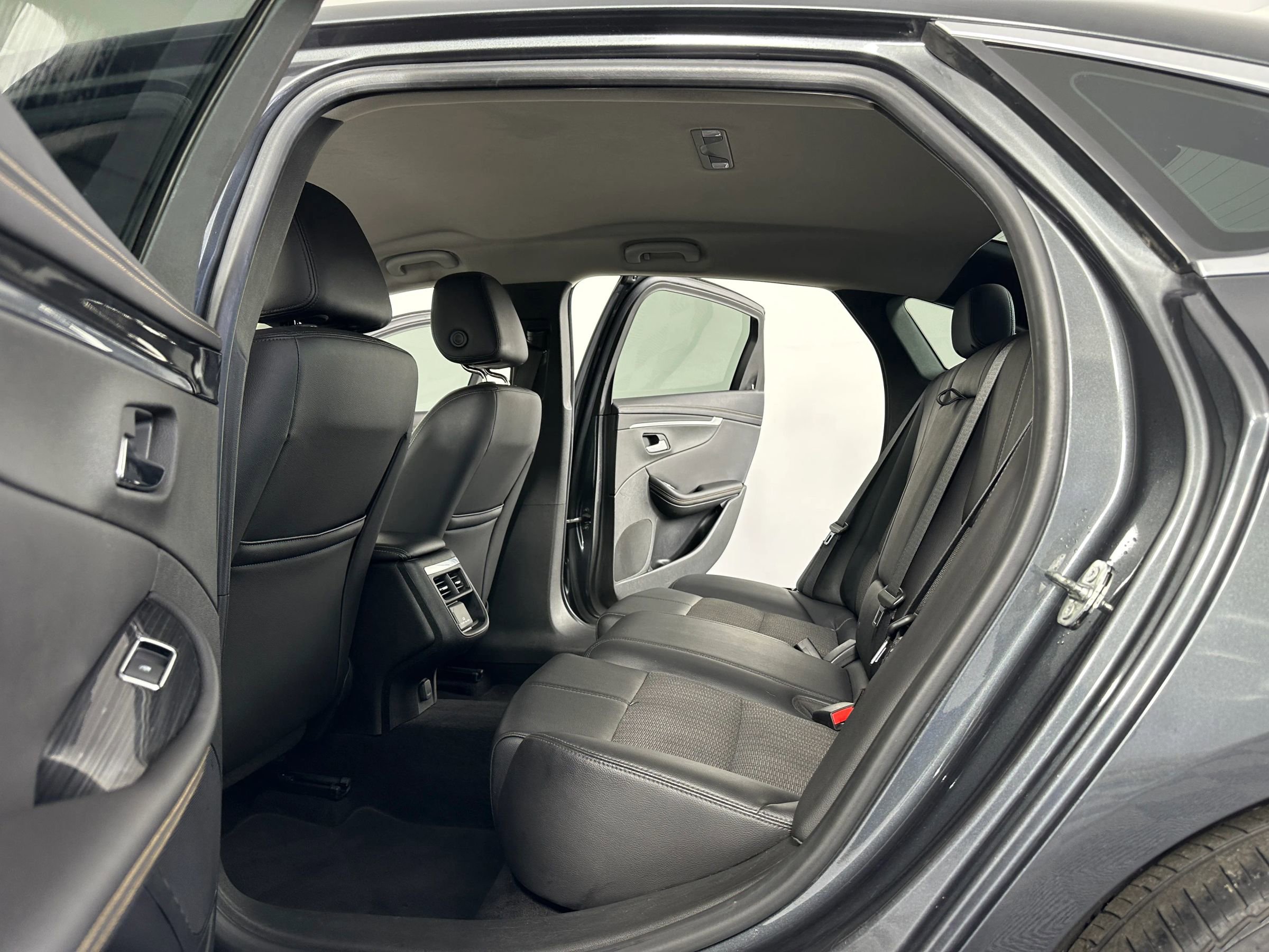 Used 2019 Chevrolet Impala LT w/ LT Convenience Package image 29