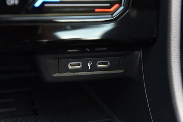 Used 2025 Volkswagen Jetta SE w/ Sunroof Package FWD image 16
