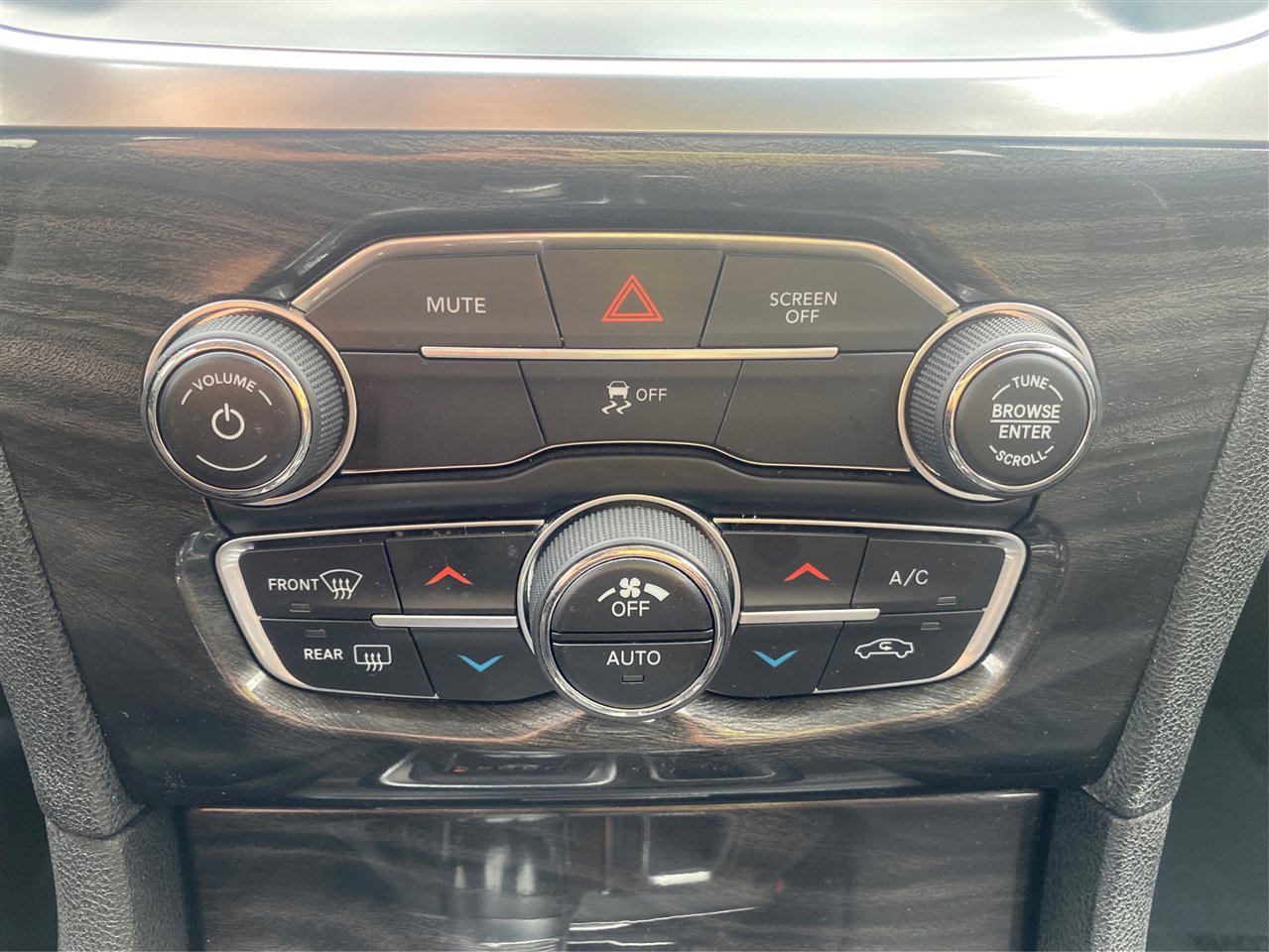 Used 2020 Chrysler 300 Touring w/ Sport Appearance Package image 32