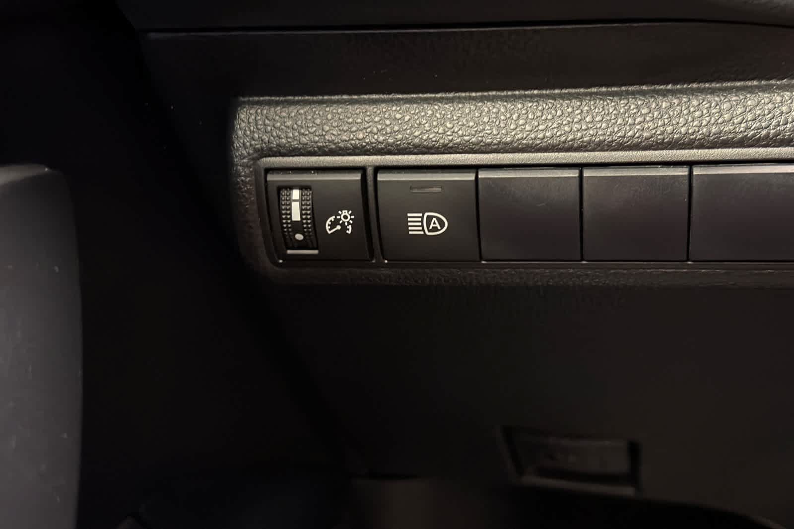 Used 2021 Toyota Corolla SE w/ SE Premium Package FWD image 28