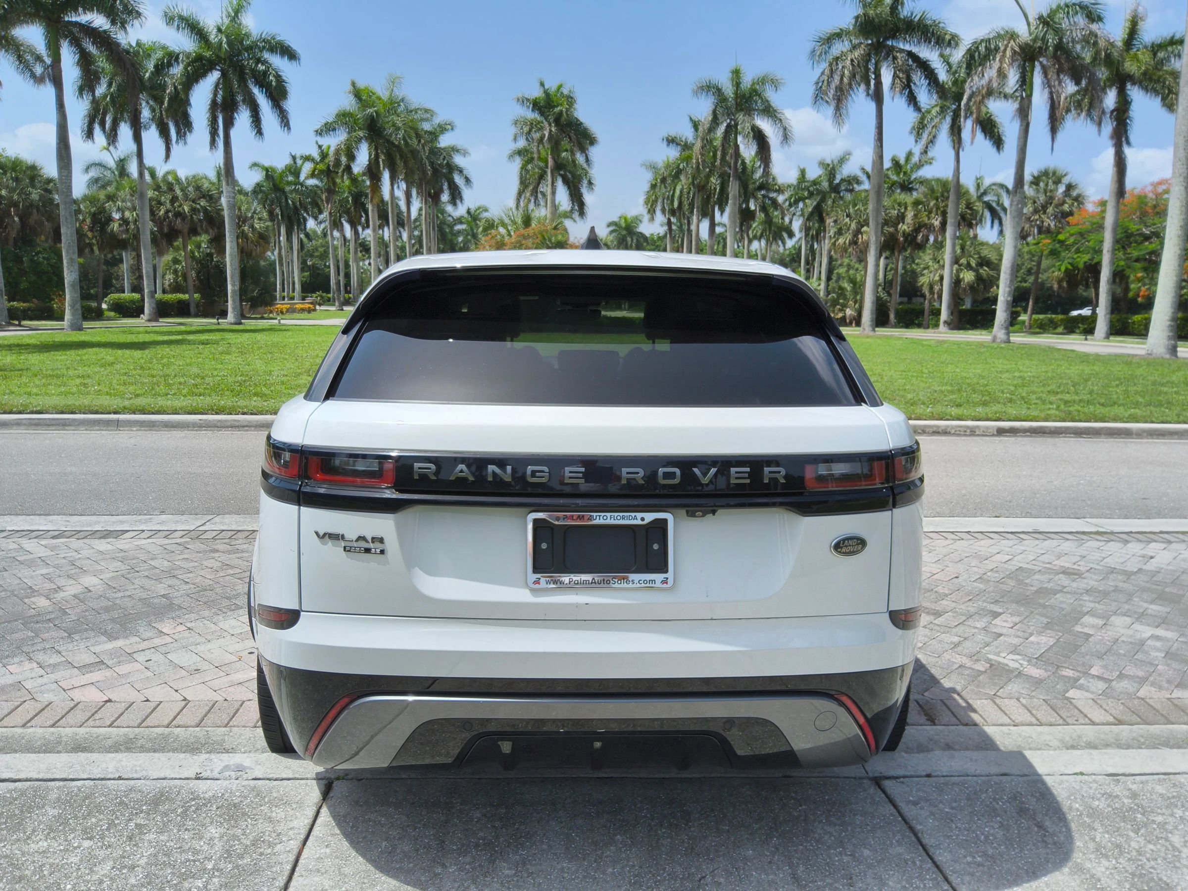 Used 2019 Land Rover Range Rover Velar R-Dynamic SE image 4