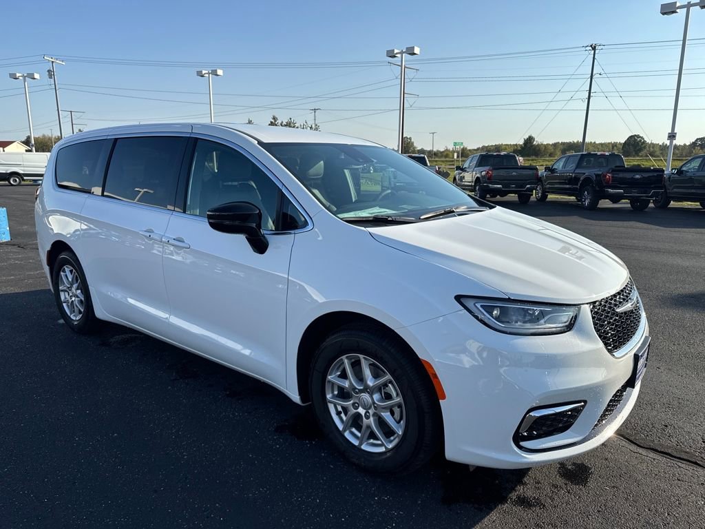 New 2026 Chrysler Pacifica Select image 7