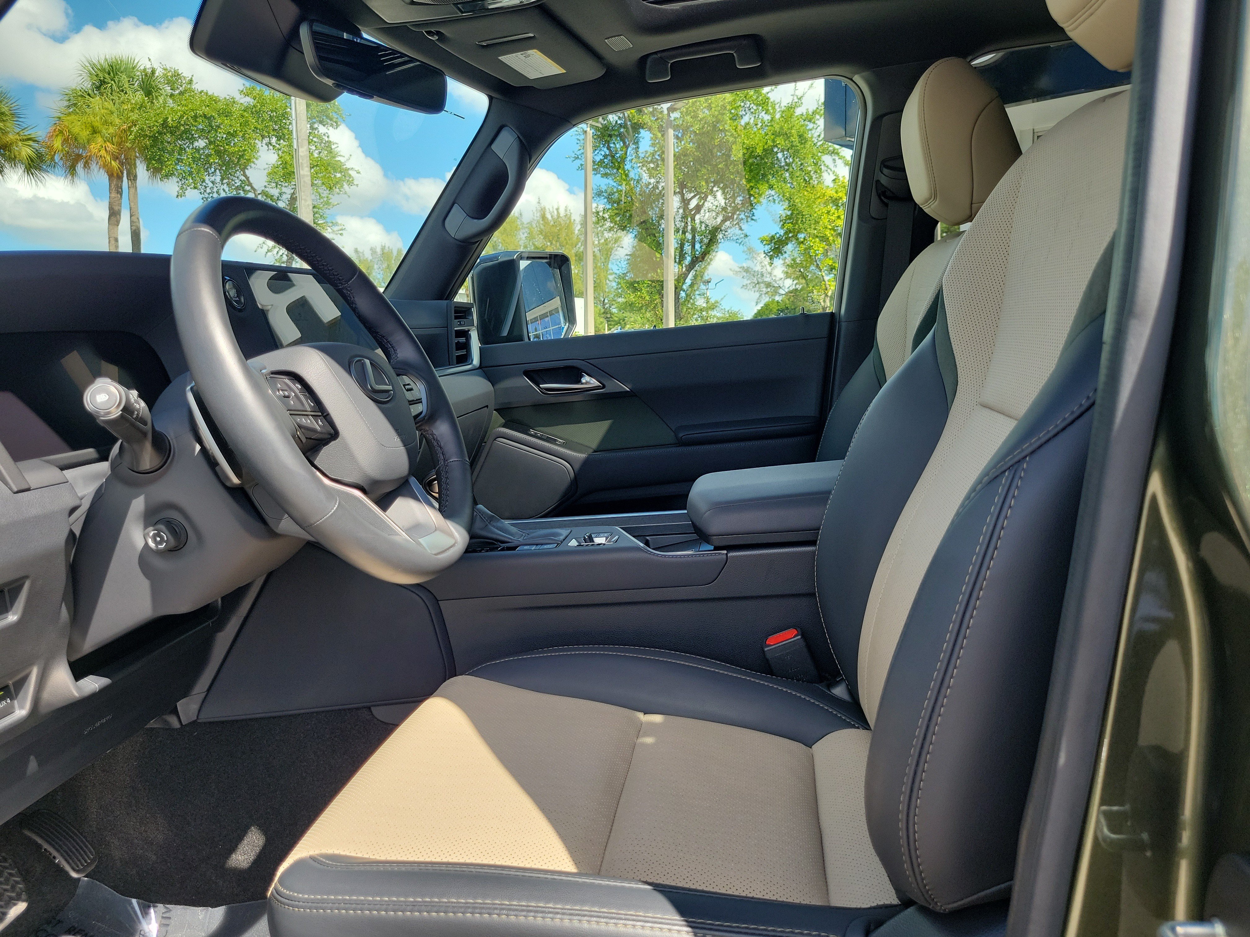 Used 2025 Lexus GX 550 AWD/4WD image 13