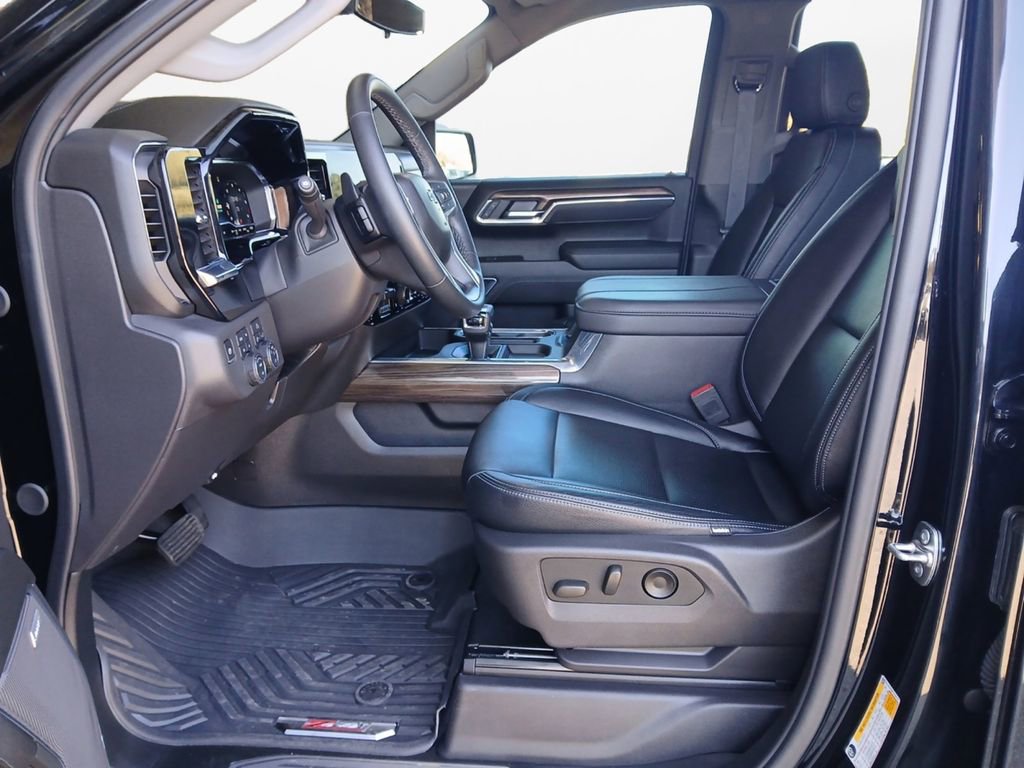 Used 2025 Chevrolet Silverado 1500 LT Trail Boss w/ Convenience Package II image 18